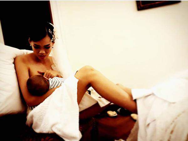 Nữ người mẫu Nguyễn Hợp xinh đẹp lộng lẫy trong ngày cưới vẫn phải tạm dừng để cho con bú.