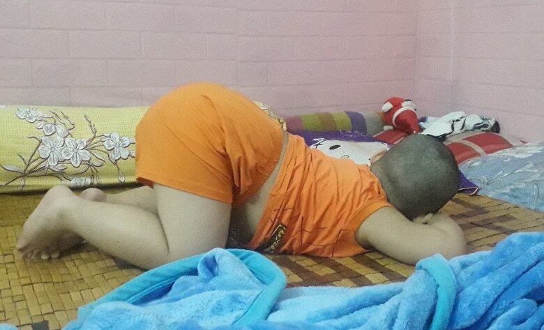 Một số mẹ bỉm khác chia sẻ tư thế ngủ tương tự của con yêu.