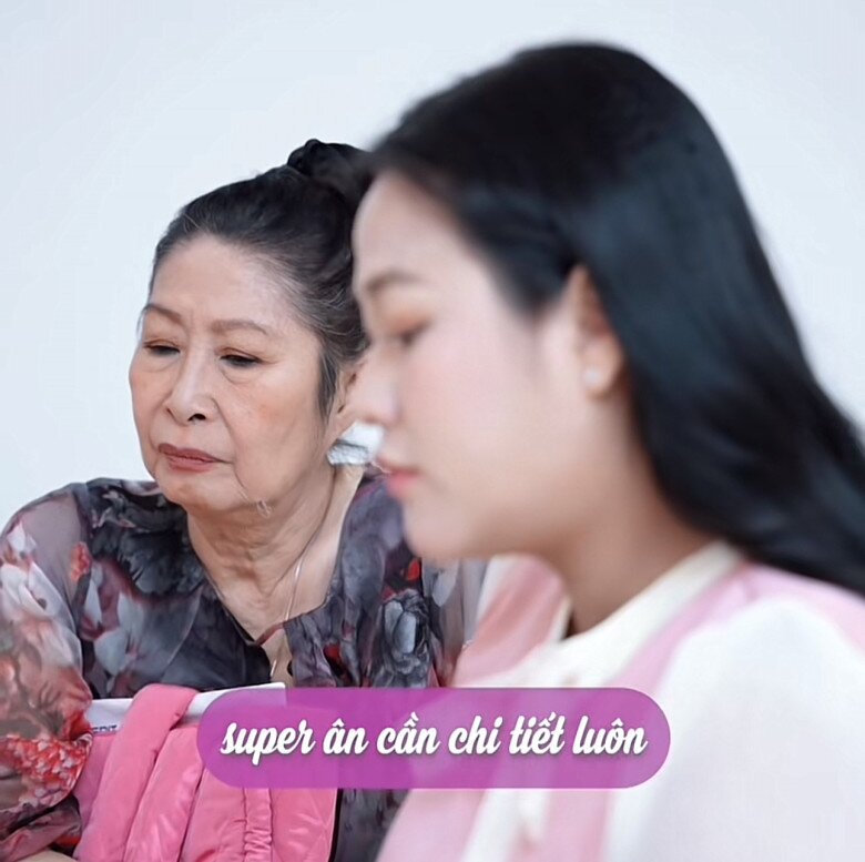 Bà cũng tìm hiểu kĩ các gói dịch vụ sinh.