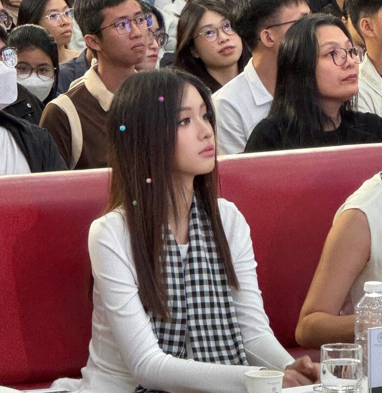 Nữ sinh xinh như Hoa hậu đi xe Rolls-Royce chục tỷ đến trường ở TP.HCM, đi hát để thỏa đam mê, cát xê chỉ làm từ thiện - 5