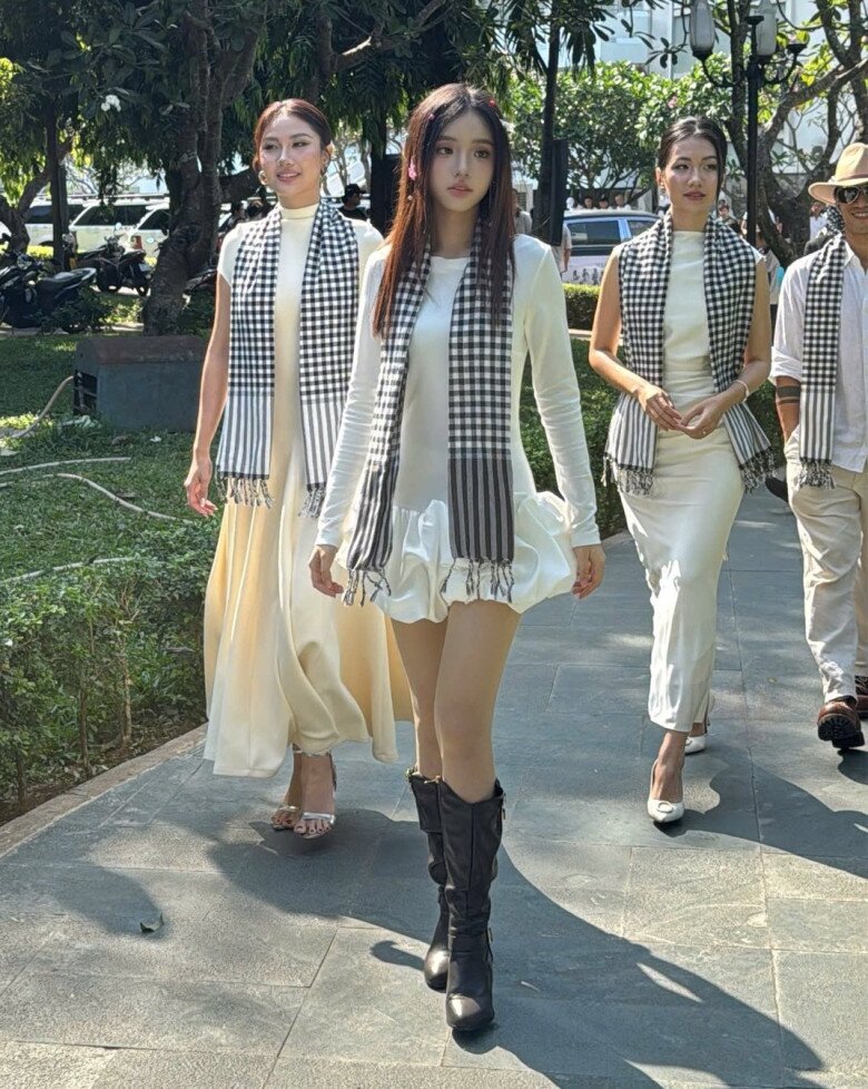 Nữ sinh xinh như Hoa hậu đi xe Rolls-Royce chục tỷ đến trường ở TP.HCM, đi hát để thỏa đam mê, cát xê chỉ làm từ thiện - 3