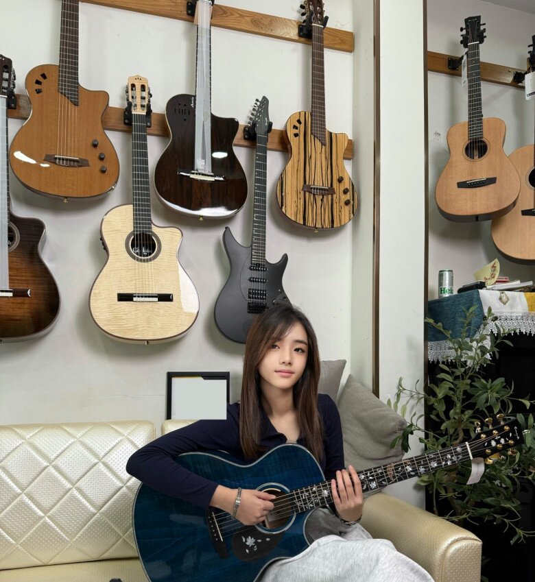 Nữ sinh xinh như Hoa hậu đi xe Rolls-Royce chục tỷ đến trường ở TP.HCM, đi hát để thỏa đam mê, cát xê chỉ làm từ thiện - 12