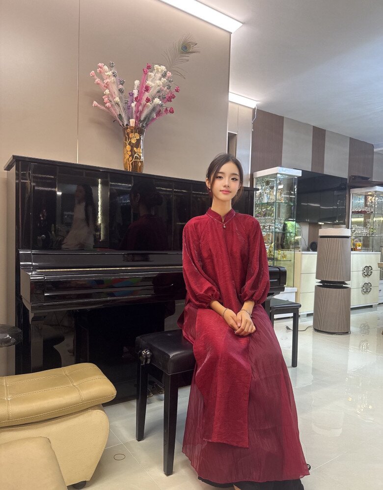 Nữ sinh xinh như Hoa hậu đi xe Rolls-Royce chục tỷ đến trường ở TP.HCM, đi hát để thỏa đam mê, cát xê chỉ làm từ thiện - 8