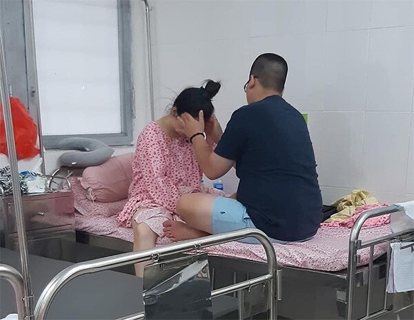 Rất nhiều hình ảnh chồng chăm vợ sau sinh khác cũng từng được dân tình khen nức nở.