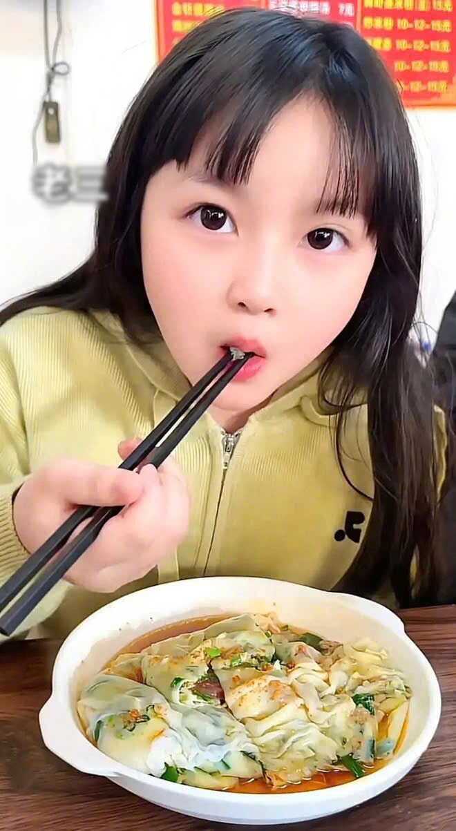 Người đàn ông đưa 5 đứa trẻ vào nhà hàng ăn, nhìn mặt từng bé, ông chủ phán một câu ai cũng gật gù - 4