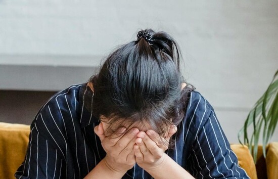 Tết đầu làm dâu ngủ 7h sáng mới dậy, con dâu bị mẹ chồng xách túi đặt ra cửa - 1