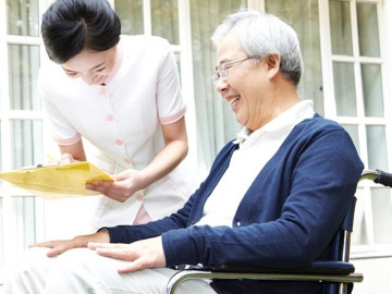 Yêu con - Giúp việc lương 15 triệu/tháng nhưng lười, bí mật tới thăm thấy cảnh cô ấy và bố già, tôi tăng lương