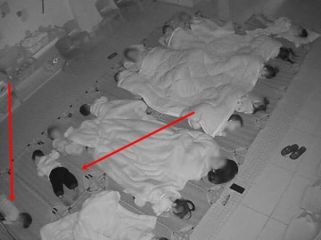 Yêu con - Camera giám sát trường mẫu giáo ở Hà Nội ghi lại cảnh ngủ trưa của các bé khiến mẹ xót xa, dân mạng gây tranh cãi