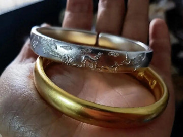 Yêu con - 2 cháu đầy tháng, mẹ chồng tặng con tôi chiếc vòng bạc, con của chị dâu vòng vàng, 3 ngày sau một bất ngờ đến