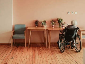 Yêu con - Tiết kiệm tiền để nghỉ hưu an nhàn, hành động của người giúp việc khiến tôi nhận ra: Càng giàu có càng khó sống