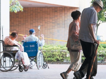 Nghỉ hưu tôi mới thấy, người nhiều tiền sống không sướng bằng kẻ nghèo rách nhưng có được thứ này