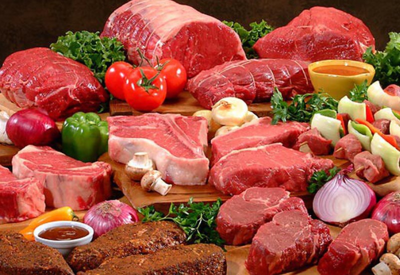 Thịt bò giàu sắt heme, protein, vitamin B12 và kẽm - những dưỡng chất quan trọng giúp tạo hồng cầu, vận chuyển oxy và duy trì sức bền cho cơ thể. Nhờ khả năng hấp thu cao, thịt bò đặc biệt phù hợp với người hay mệt mỏi, chóng mặt.