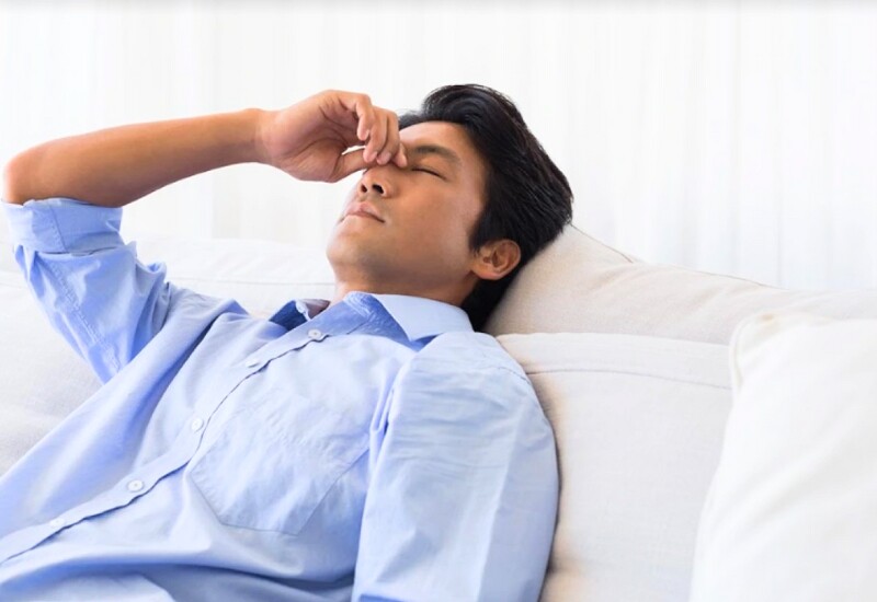 Mệt mỏi kéo dài không rõ lý do: Thận suy giảm chức năng khiến độc tố tích tụ trong máu, làm cơ thể luôn trong trạng thái uể oải, thiếu năng lượng. Nhiều người cảm thấy mệt ngay cả khi không vận động nhiều, nghỉ ngơi vẫn không hồi phục.