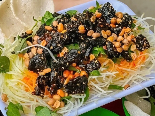 12 món ăn vặt nhất định phải thử khi đến TP.HCM, đứng xa cả mét cũng thấy mùi thơm, giá từ 10.000 đồng