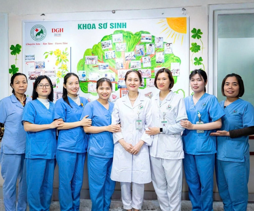 Tập thể các bác sĩ, điều dưỡng khoa Sơ sinh - Bệnh viện Đa khoa Đức Giang.