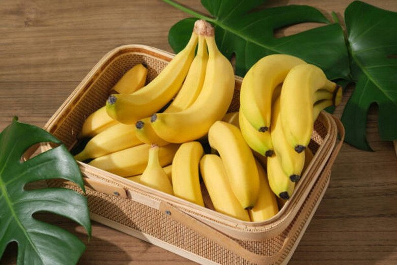 Hiện nay, giá chuối chỉ từ 10.000 - 15.000 đồng/kg, phù hợp để mọi người mua về sử dụng (Ảnh minh hoạ)