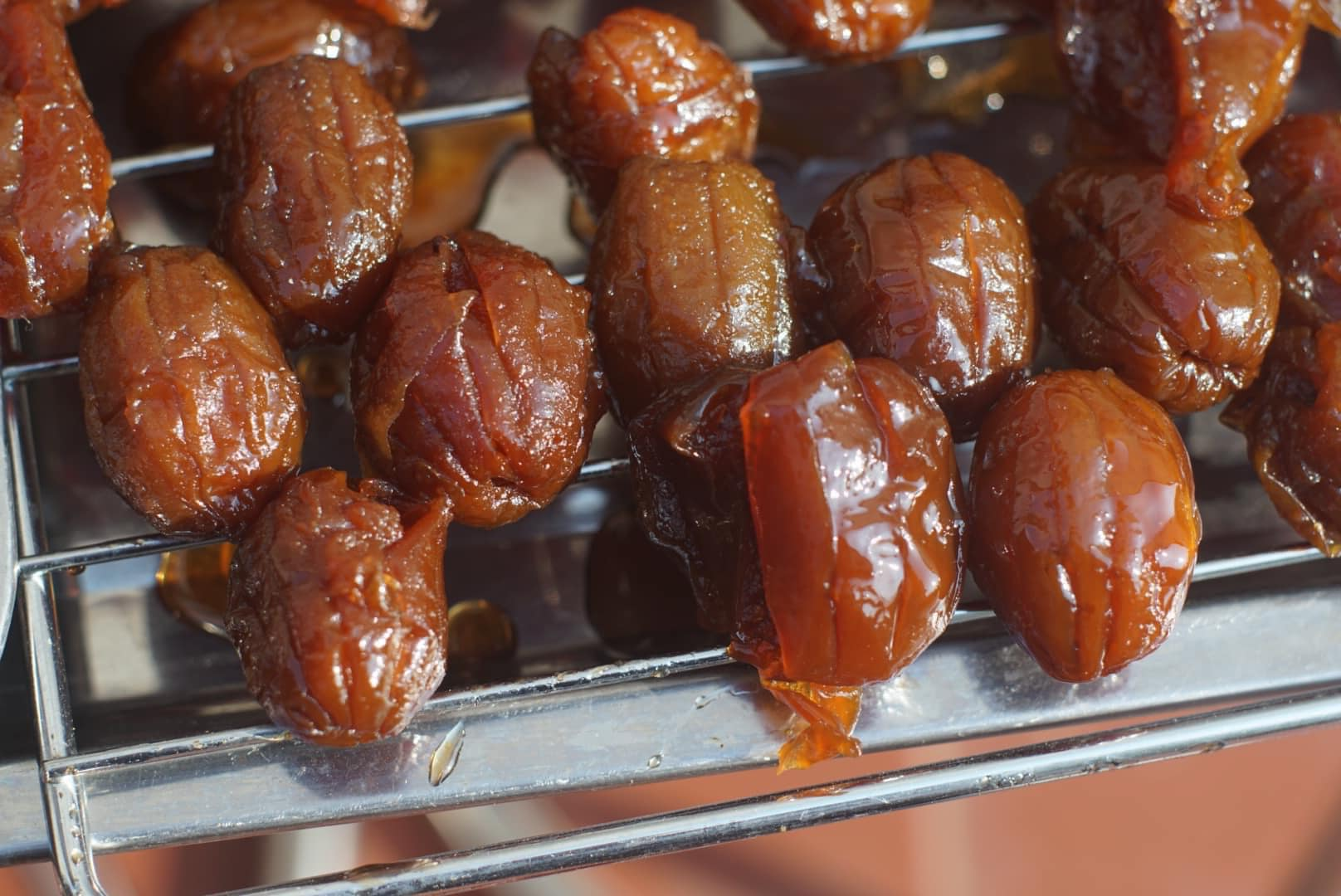 Mứt táo muối Bàng La cũng cháy hàng vào dịp Tết.