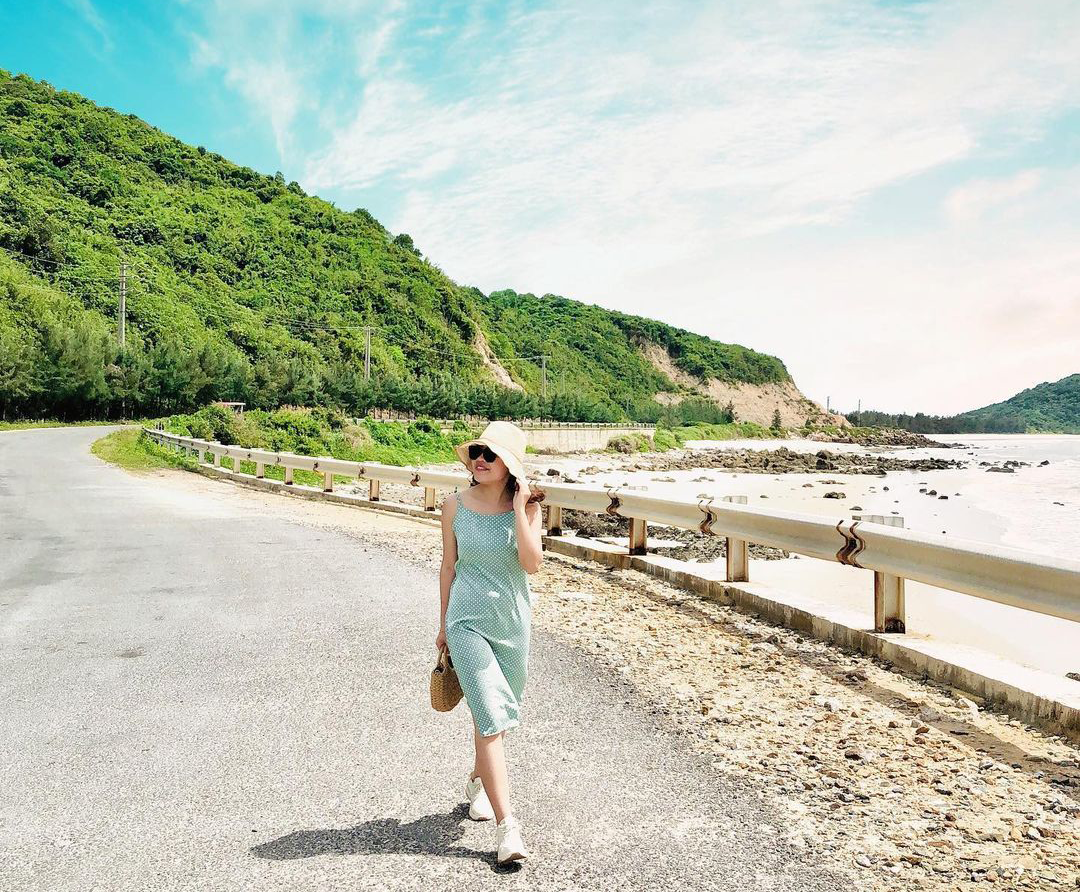 5 Hòn Đảo Du Lịch Dự Đoán Hot Trong Năm 2026, Toàn Điểm Đến Chữa Lành, Thắng Cảnh Nào Lên Ảnh Cũng Triệu Tim Du Khách Có Thể Check-In Ở Rất Nhiều Nơi Trên Đảo Quan Lạn. Nơi Đây Chưa Phát Triển Du Lịch Nhiều Nên Giữ Trọn Vẹn Nét Hoang Sơ Vốn Có.