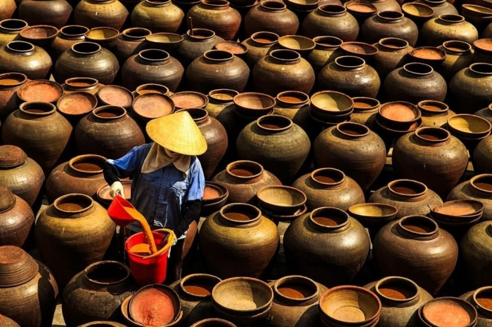 Tương Nam Đàn được chế biến kỳ công quá nhiều công đoạn, thời gian hoàn thành còn phụ thuộc vào thời tiết.