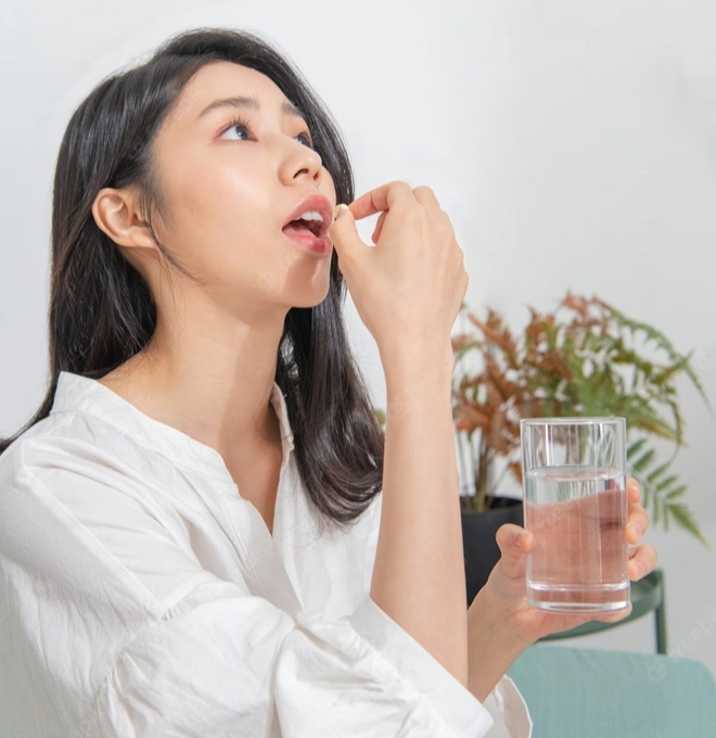 Thói quen bổ sung Canxi nên được duy trì xuyên suốt, không chỉ trong dịp Tết mà cả sau kỳ nghỉ để giúp hệ xương luôn khỏe mạnh, hạn chế tình trạng đau mỏi tái phát. (Ảnh minh họa)