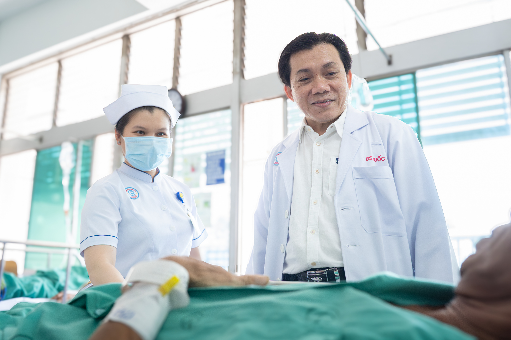 Sau phẫu thuật khoảng 6 ngày, tình trạng bệnh nhân tiến triển thuận lợi, đáp ứng tốt với điều trị kháng sinh, dự kiến có thể xuất viện trong thời gian tới. (Ảnh: BVCC).