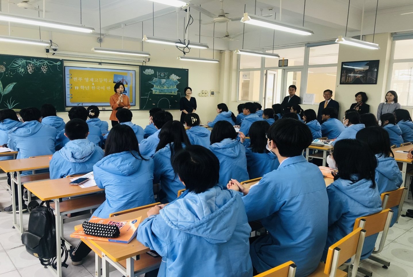 Trường THPT Chuyên Trần Phú sở hữu đội ngũ giáo viên dày dặn kinh nghiệm, nhiệt huyết trong từng giờ lên lớp.