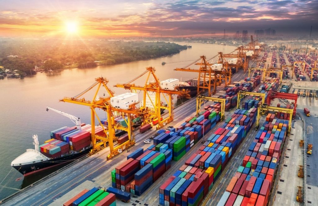 Trong bối cảnh hội nhập sâu rộng, đây là ngành được đánh giá có tính ổn định và tiềm năng dài hạn, được các nhà tuyển dụng “trải thảm đỏ” săn đón.