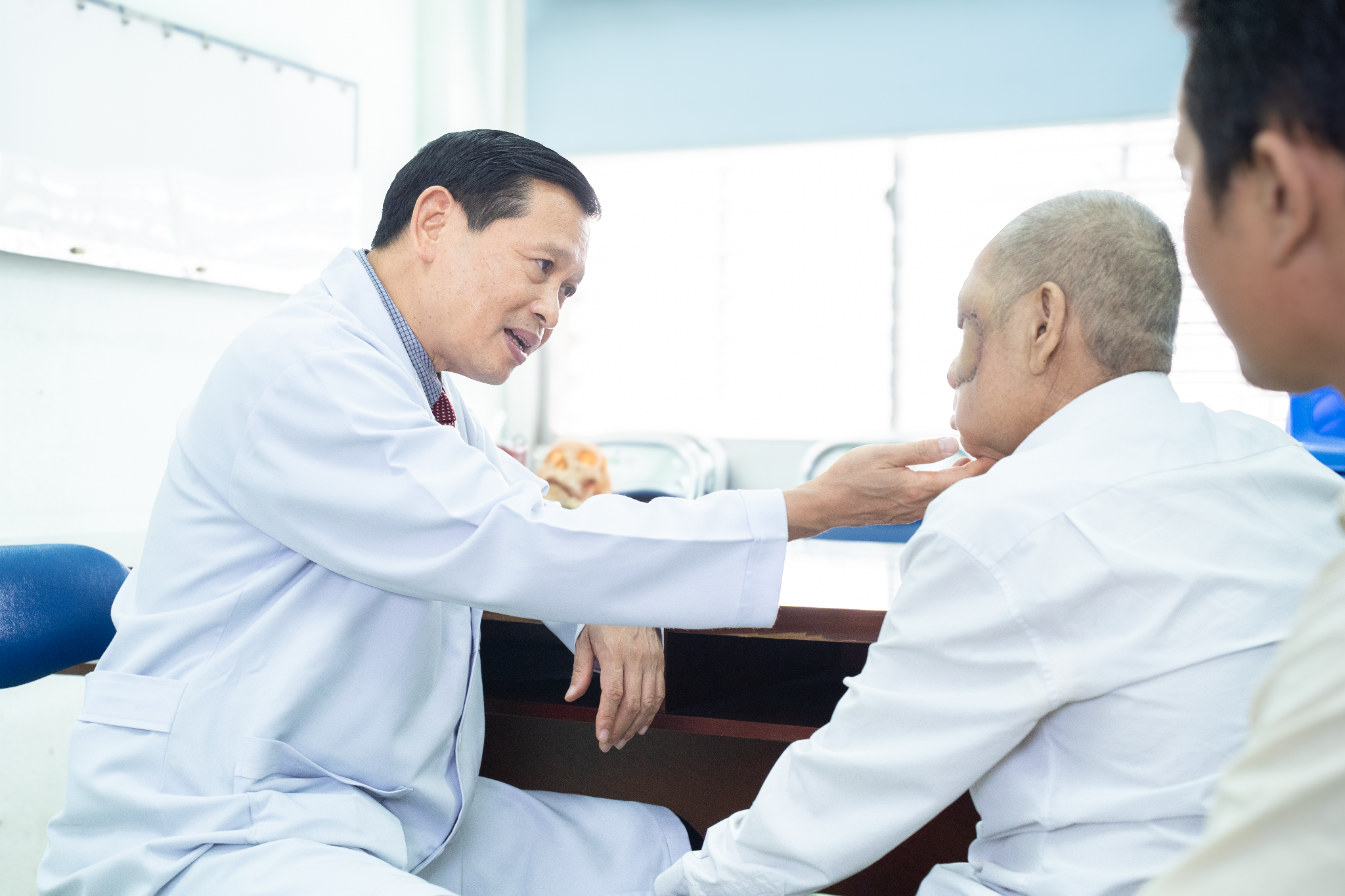 Sau khoảng hai tuần điều trị và chăm sóc tích cực, bệnh nhân được xuất viện trong tình trạng ổn định.