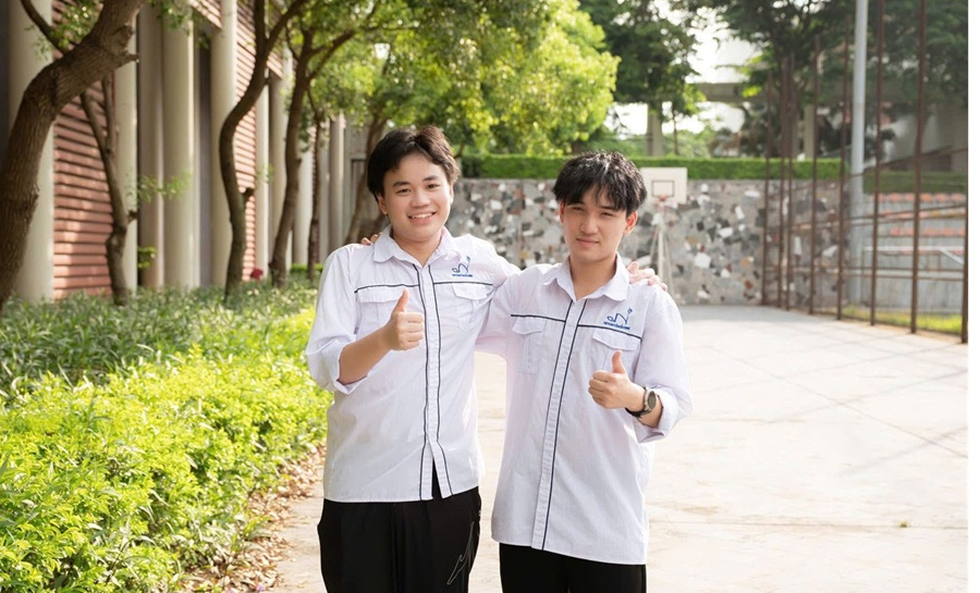 Hai học sinh của trường THPT Chuyên Bắc Ninh giành thành tích cao ở Kỳ thi Olympic Vật lý châu Âu (EuPhO) năm 2025 diễn ra tại Bulgaria.