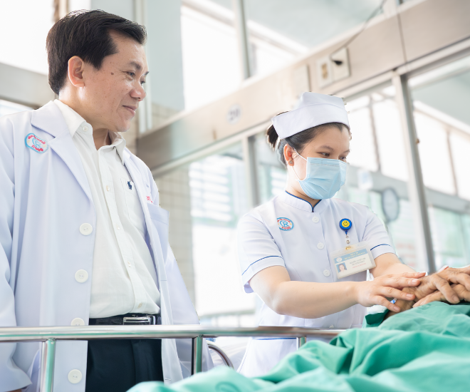 Các bác sĩ Bệnh viện Chợ Rẫy cho biết sau khi hội chẩn đã tiến hành phẫu thuật để lấy dị vật khẩn, tránh sức khỏe người bệnh bị ảnh hưởng nặng hơn. (Ảnh: BVCC).