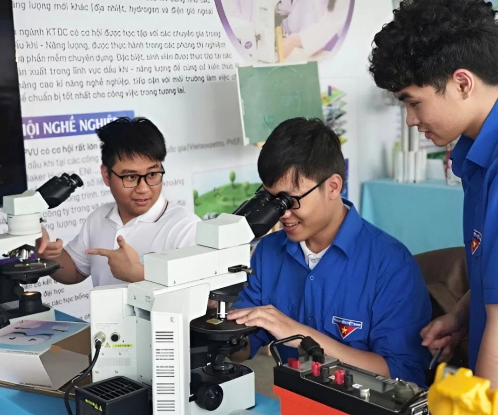 Ngành Kỹ thuật dầu khí đòi hỏi người làm nghề phải có tư duy phân tích tốt, khả năng giải quyết vấn đề và kỹ năng làm việc trong môi trường kỹ thuật phức tạp.