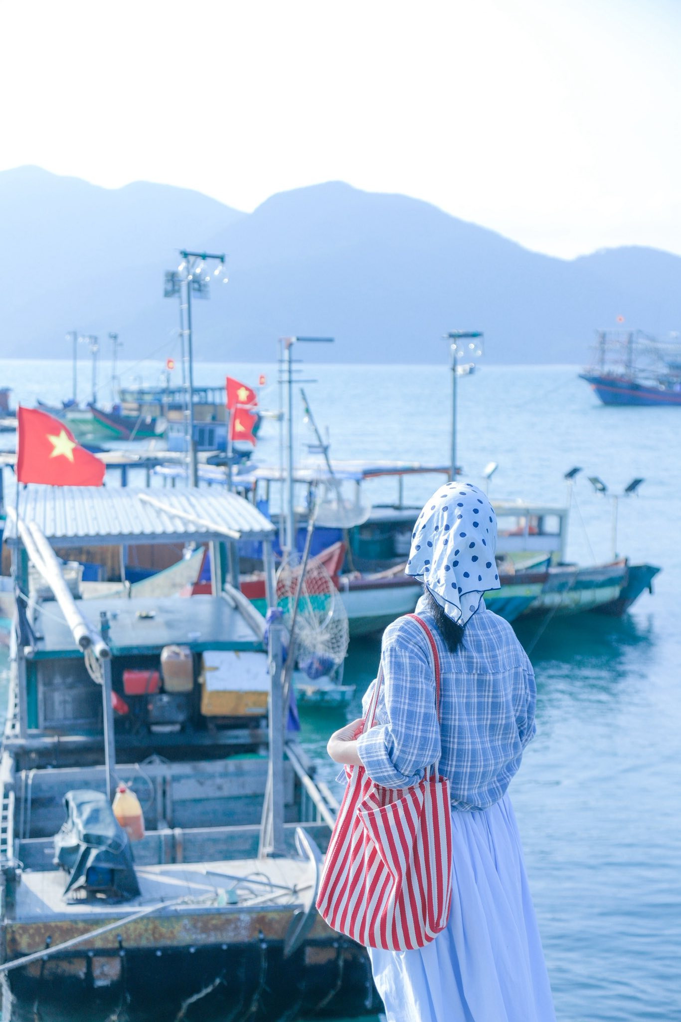 Khi Đặt Chân Đến Cảng Ở Quan Lạn, Du Khách Có Thể Chụp Ảnh Sống Ảo Với Background Xịn Sò.