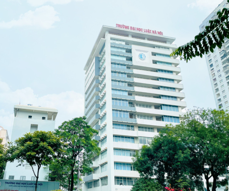 Hơn 45 năm hình thành và phát triển, trường ĐH Luật Hà Nội vẫn đang giữ vị trí hàng đầu trong đào tạo các chuyên ngành liên quan đến Luật, hành chính công ở nước ta.