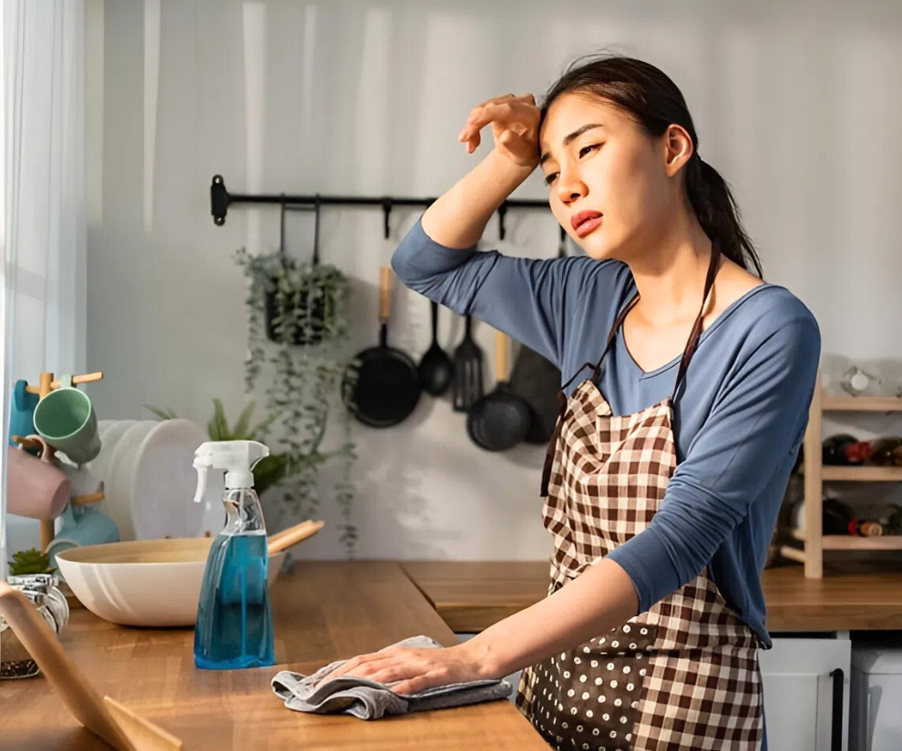 Ít ai để ý rằng chính từ những hoạt động tưởng chừng rất đời thường ấy lại là “bài kiểm tra sức bền” cho hệ xương khớp, đặc biệt với a classTextlinkBaiviet hrefhttps://eva.vn/phụ nữ/a, người trung niên và người lớn tuổi.