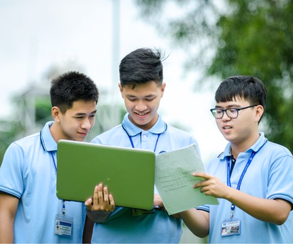 Phân tích dữ liệu và An ninh mạng giữ vai trò then chốt trong bảo vệ hệ thống thông tin và khai thác giá trị dữ liệu. Đây là nền tảng giúp doanh nghiệp vận hành an toàn, ra quyết định chính xác và duy trì lợi thế cạnh tranh bền vững.