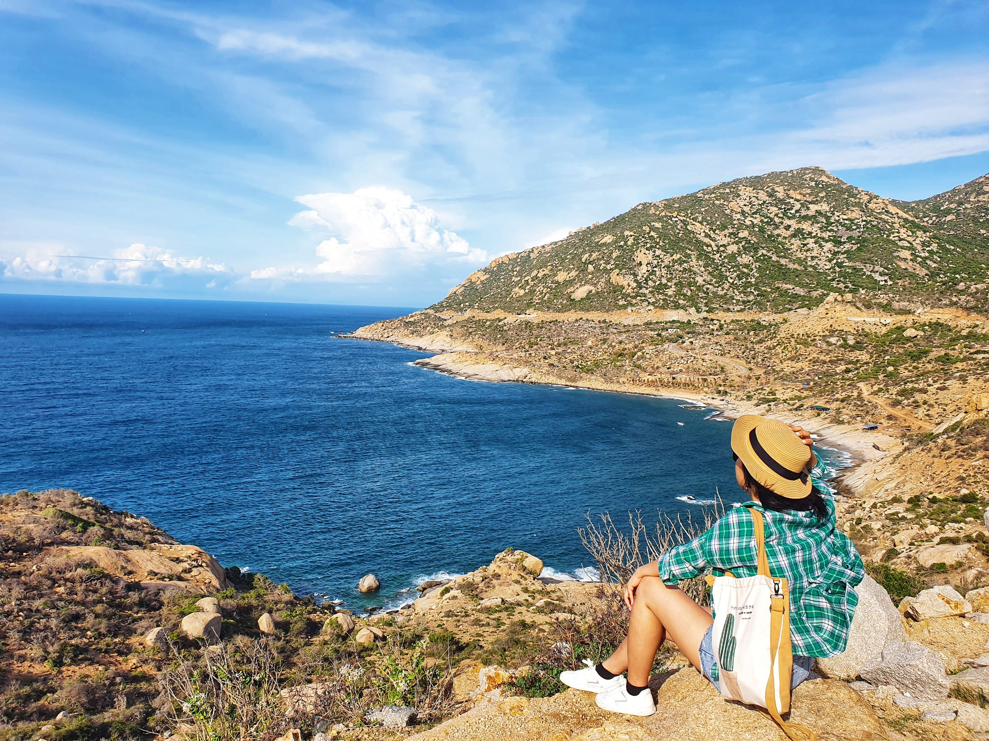 Bãi biển như “viên ngọc thô” của Nam Trung Bộ, nghe tên kỳ lạ nhưng đẹp khó cưỡng, đến 1 lần là nhớ mãi - 5