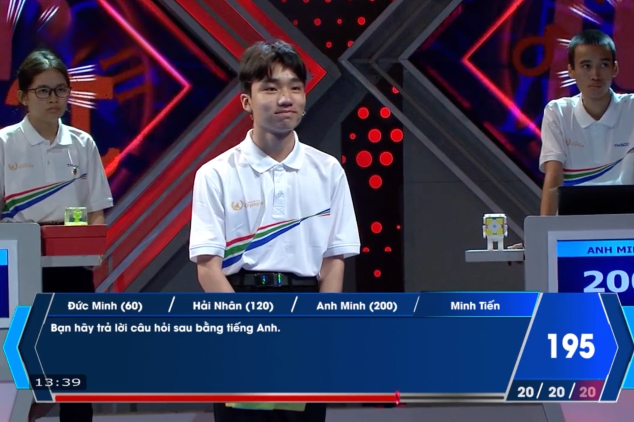 MC Khánh Vy phải dành nhiều lời khen cho Minh Tiến với phần thi Về đích hoàn hảo, giành trọn 60 điểm.