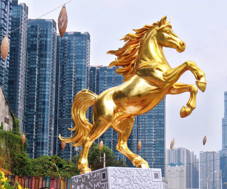 Linh vật ngựa tại TP.HCM, phía trước ga Ba Son.