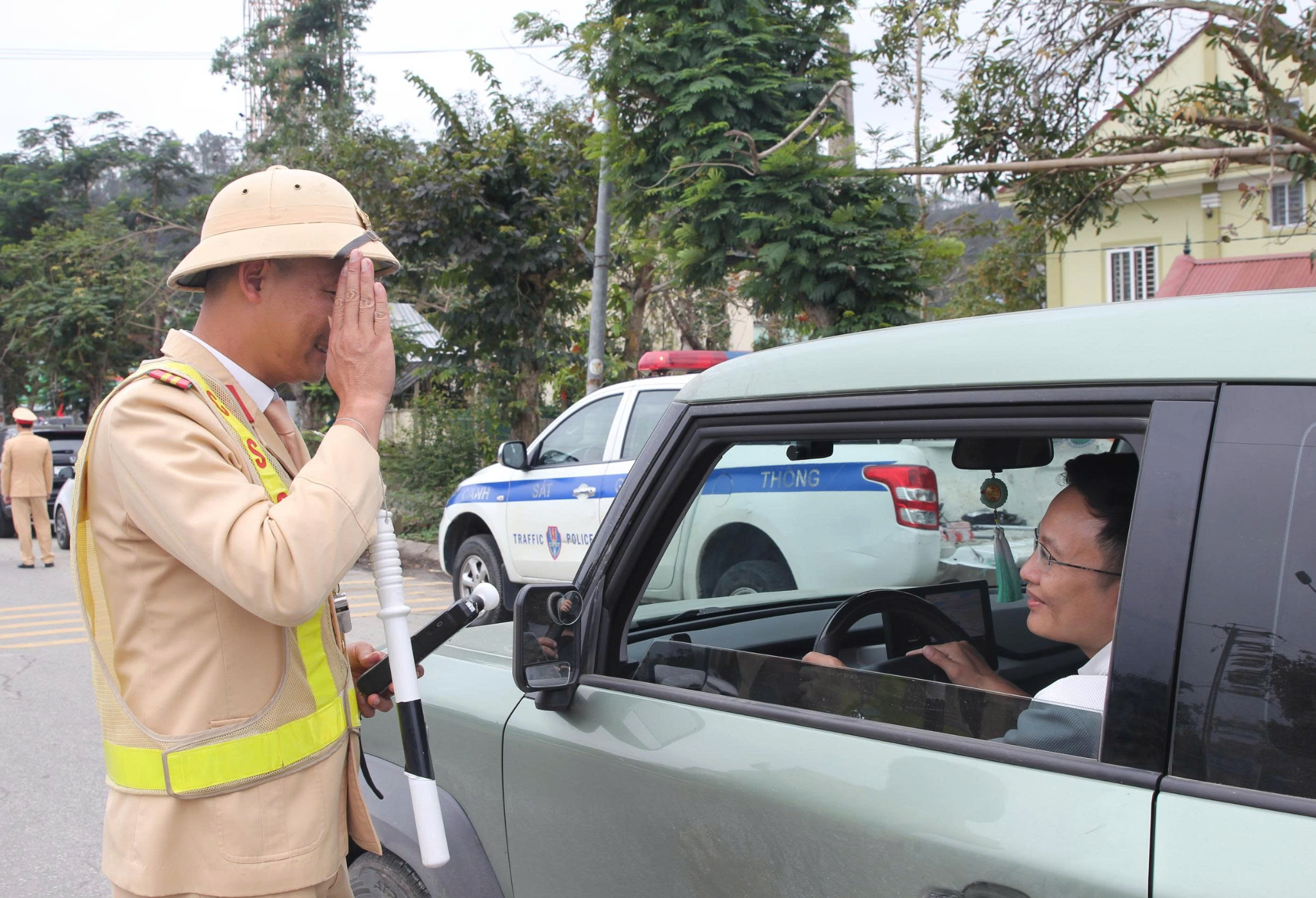 Việc kiểm tra được thực hiện công khai, đúng quy trình, bảo đảm an toàn cho người tham gia giao thông.