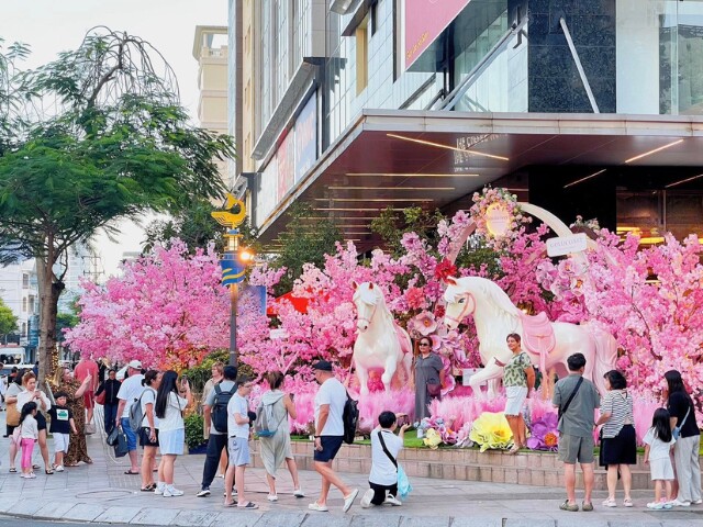 Linh Vật Ngựa Tết Bính Ngọ 2026 Ở Các Tỉnh Thành, Đâu Là Tuấn Mã Xịn Nhất? - 5