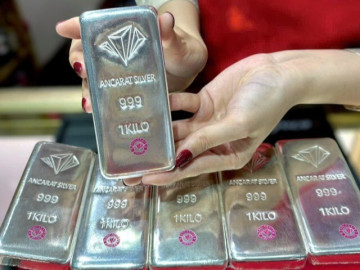Giá bạc hôm nay 17-3: Bất ngờ tăng nhanh hơn vàng