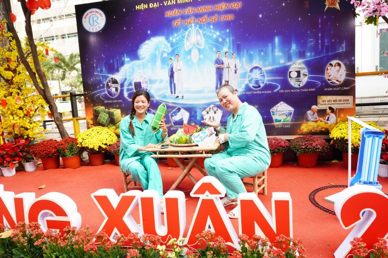 Y bác sĩ ở TP.HCM “xây sắc xuân” cho bệnh nhân, chiến binh K vượt nỗi đau, cùng nhau mừng Tết Bính Ngọ - 3