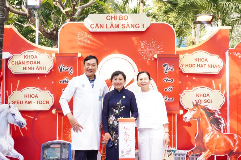 Y bác sĩ ở TP.HCM “xây sắc xuân” cho bệnh nhân, chiến binh K vượt nỗi đau, cùng nhau mừng Tết Bính Ngọ - 8