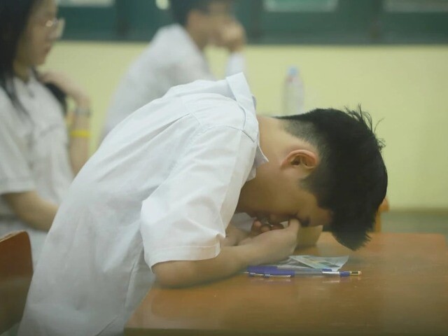 Nói câu này mỗi ngày với con, người mẹ vô tình khiến con trai rơi vào khủng hoảng tâm lý, ngất lịm ở lớp học