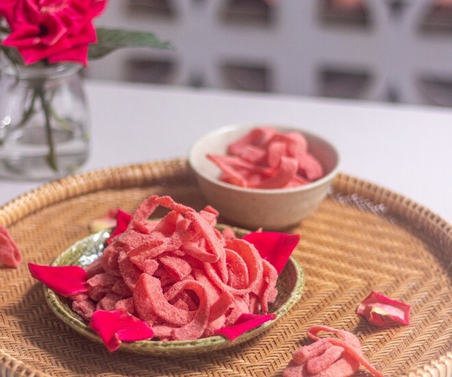 Mứt là món ăn truyền thống quen thuộc, nhưng chúng tiềm ẩn nhiều nguy cơ với sức khỏe nếu ăn nhiều. Ảnh minh họa. 