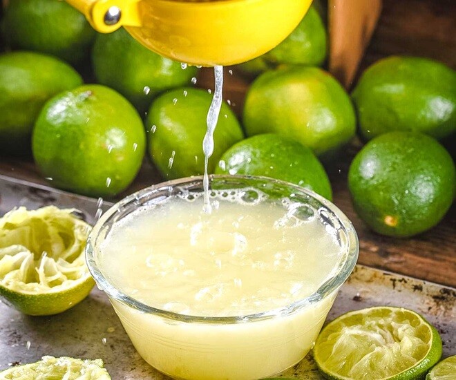 Nước cốt chanh không có tác dụng điều trị bệnh như các tin đồn trên mạng xã hội. Ảnh minh họa. 