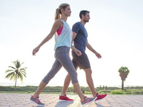 Đi bộ là môn tập thể dục “quốc dân” ai cũng làm được, nhưng cần tránh xa điều này nếu không cơ thể...