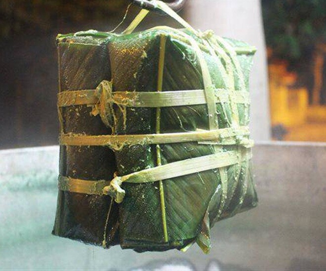 Bánh chưng có hiện tượng mốc hoặc bị nhớt cần bỏ ngay vì sử dụng gây nguy hại cho sức khỏe. Ảnh minh họa. 