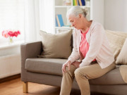 Sức khỏe - Bố mẹ lớn tuổi hay đau lưng, mỏi gối: Đừng bỏ qua dấu hiệu thiếu canxi âm thầm và cách bổ sung hiệu quả chỉ mất khoảng 2 phút/ngày