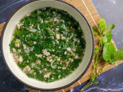 Loại rau có giá rẻ bèo, được ví là “vua sắt và canxi” nhưng phần tốt nhất lại hay bị vứt bỏ